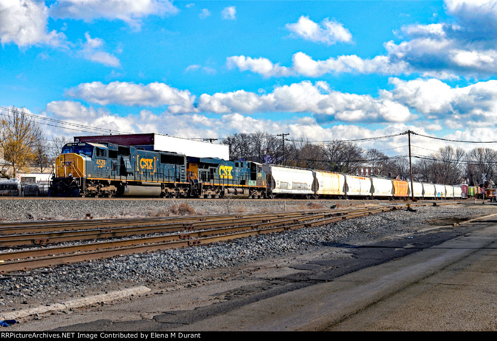 CSX 4529 on Q-567